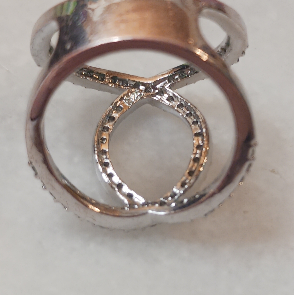 Modern Interlock Loop Ring - Picture 3 of 3